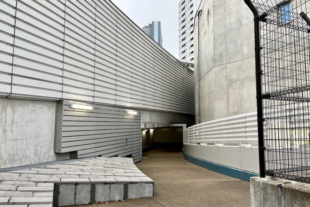 11 目黒天空庭園 道路下通路